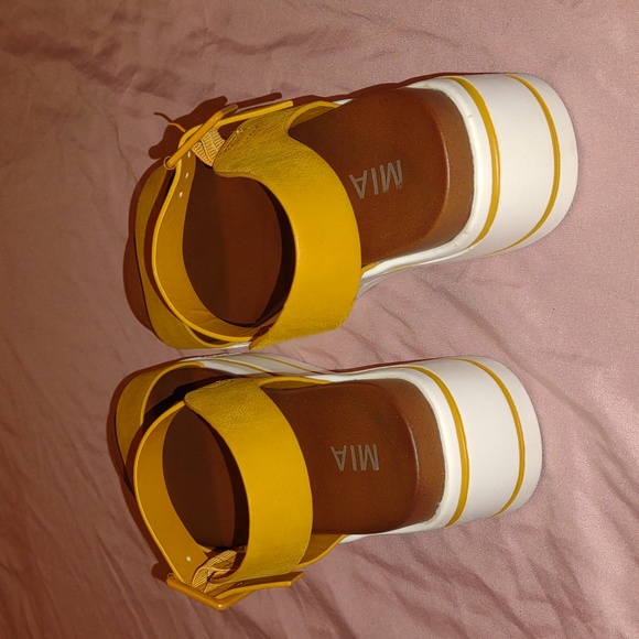 MIA ๐ฃJessy Odelia Platform Sandals in Mustard Brus footwear - Picture 12 of 13